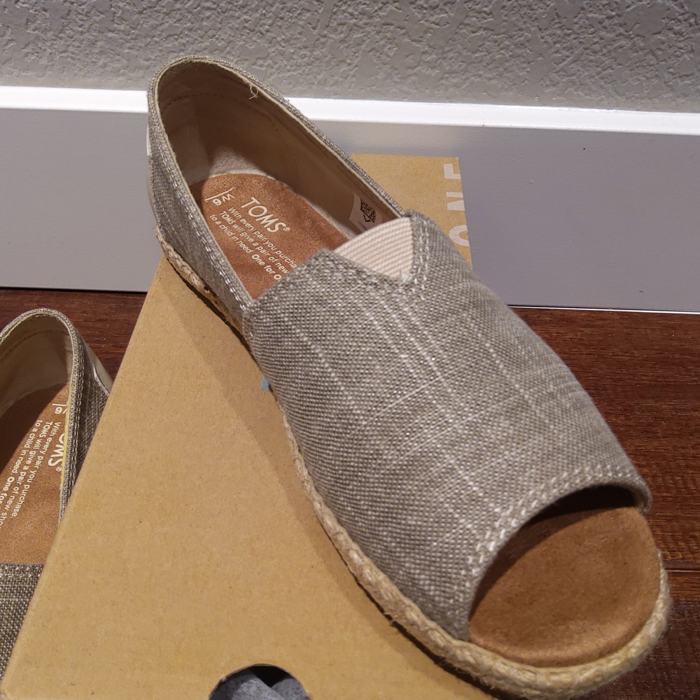 TOM'S Alpargata open toe natural metallic linen women's  6